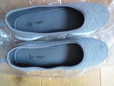 Tu UK size 6 grey wedge sole