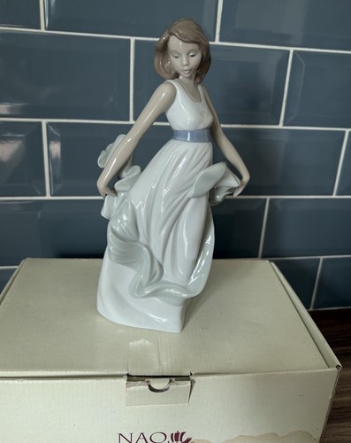 Nao lladro figurine walking - lladro, “walking