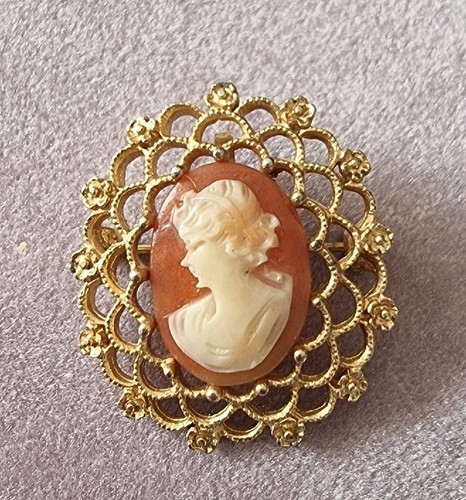 Gold plated cameo - gold,