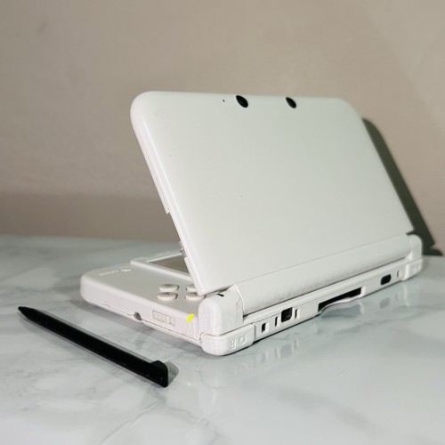 Nintendo 3ds white handheld - xl,