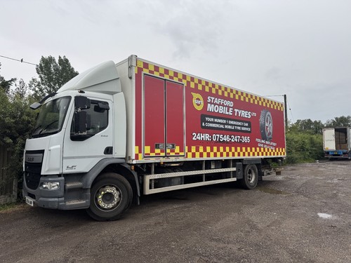 Luton box lorry with tail - luton,