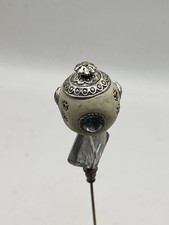 PRETTY VINTAGE HAT PIN  (A802)