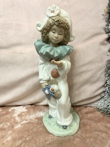 Nao llardo girl with doll - llardo, a