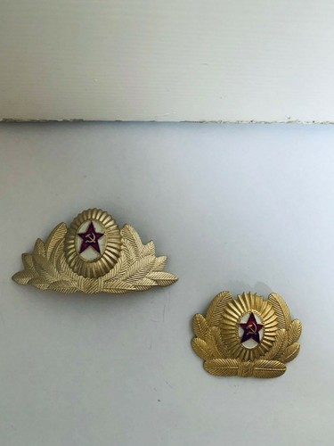 Soviet russian badges - russian, 2no