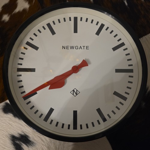 Newgate putney wall - -, clock