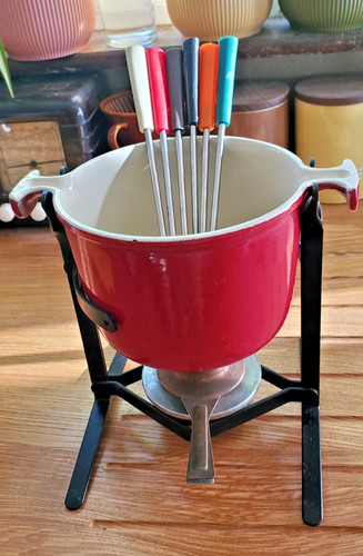 Vintage creuset cast iron - cast,
