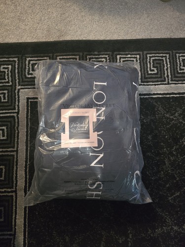 Victoria secret blanket - secret,
