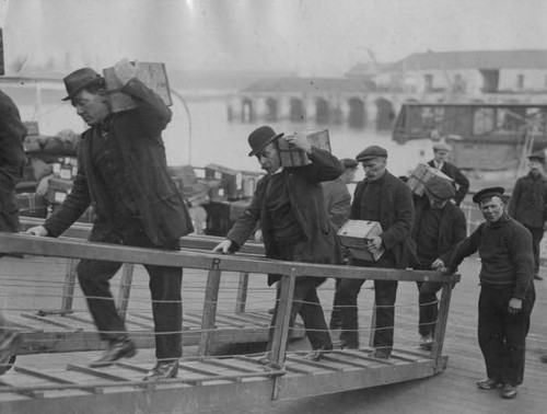 Men carrying boxes gold - carrying, of
