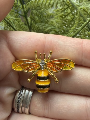 Sweet little bumble bee - bee, enamel