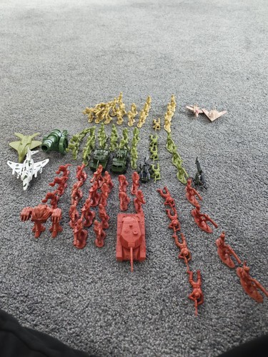 Plastic military toy soldiers - plastic,