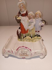 VINTAGE "YARDLEY ENGLISH LAVENDER" SOAP DISH.