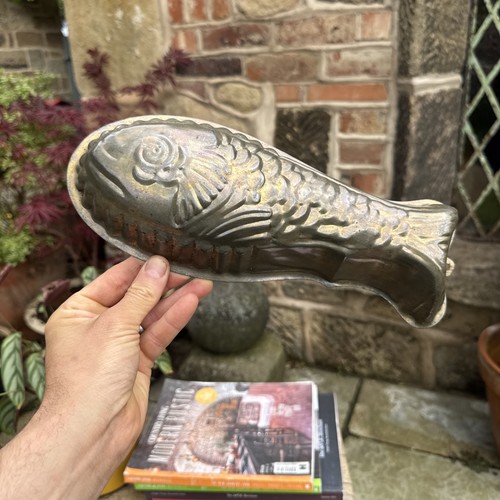 Vintage metal fish jelly mould - metal,