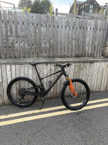 Mountain bike full - e,