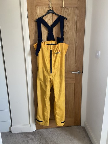 Musto mens vis - musto, hi