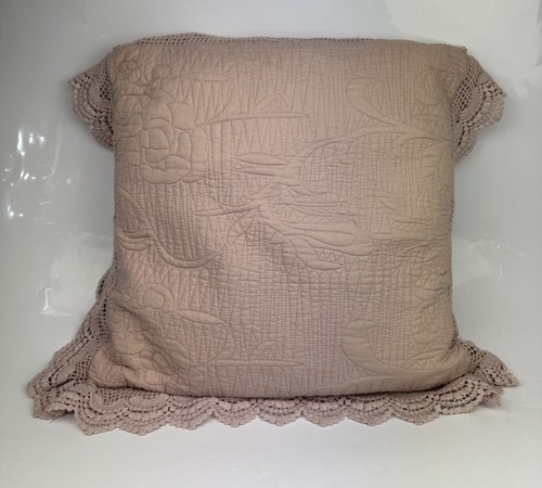 Ruffled lace edge - lace, quilted
