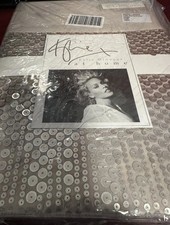 Kylie at Home Vida Gold Single