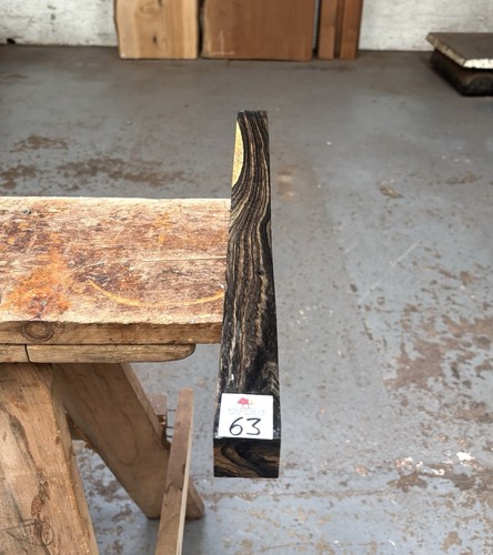 Pale moon ebony - x,