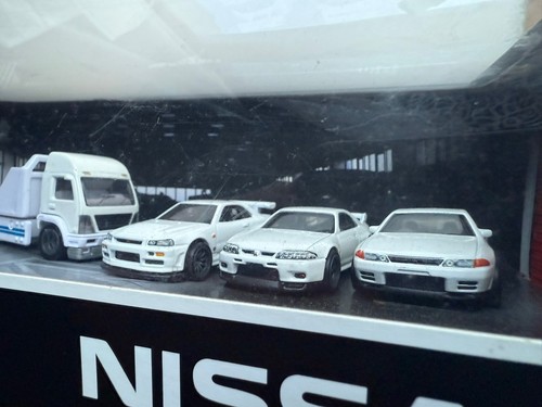 Hot wheels nissan - x2,