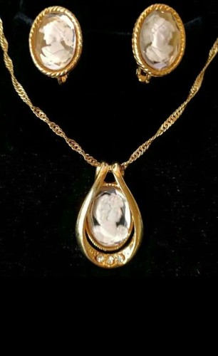 Cameo intaglio screw chain - intaglio,