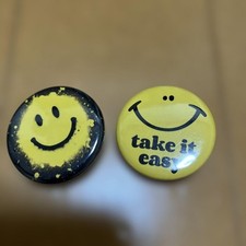 Set of 2 smiley face pin