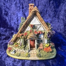 LILLIPUT LANE ROSES ARE RED