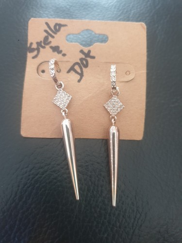 Stella dot signed - &,
