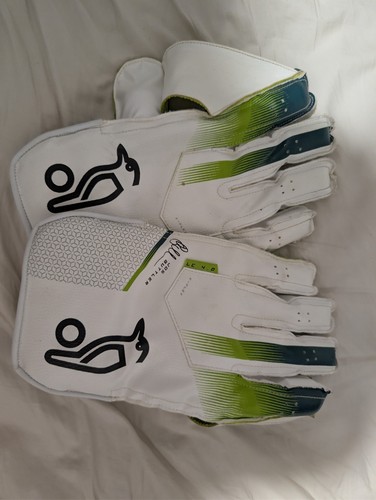 Kookaburra 0 wicket - lc, 4.0