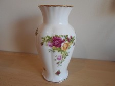 ROYAL ALBERT OLD COUNTRY ROSES - MONTROSE VASE - 7"