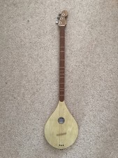 Teardrop style dulcimer