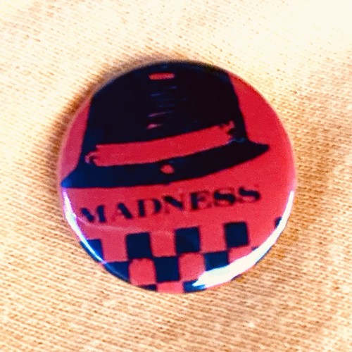 Madness repro 25mm - 25mm, badge