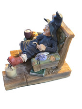 CLARECRAFT DISCWORLD SEATED NANNY OGG RECLINING FIGURE DW126 TERRY PRATCHETT