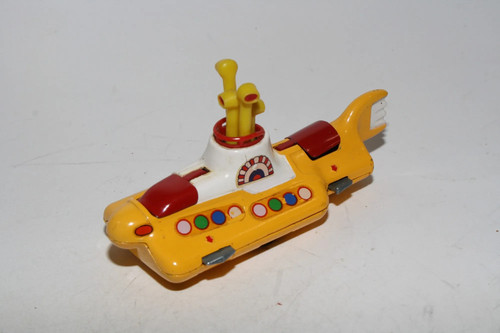 Corgi 803 the beatles yellow - 803,
