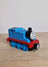 Thomas & Friends 2013 Diecast Metal Magnet Train Blue Thomas Train Engine 