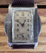 Unusual round watch with