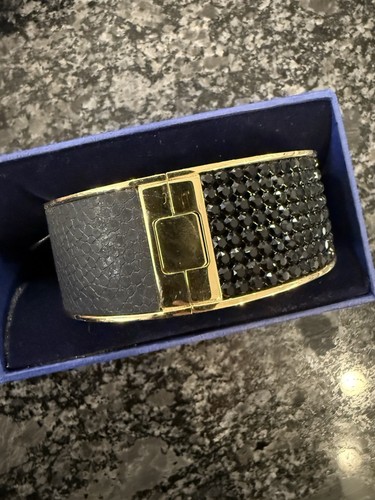 Beautful pre owned box - owned,