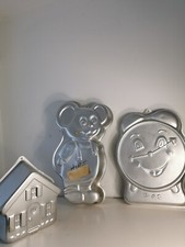Vintage 1982 Wilton 3D Cake Mould Tin Woodridge Korea Mouse Clock House