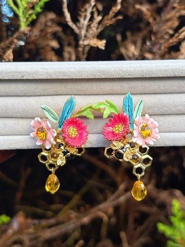 Les nereides flowers and - les,