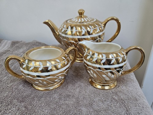 Vintage sadler gold - &, cream