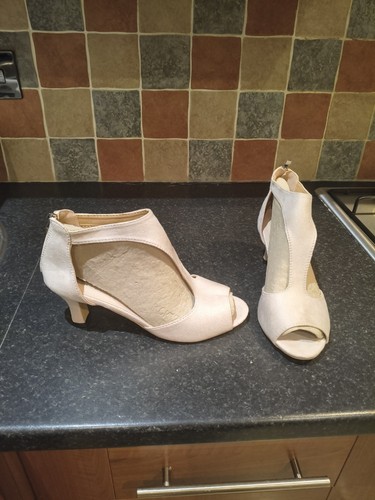 Womens beige heeled sandals - beige,