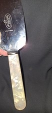 VINTAGE UNITY SHEFFIELD STAINLESS STEEL MOTHER OF PEARL HANDLED CAKE SLICE