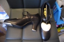 Black capezio manhattan xtreme