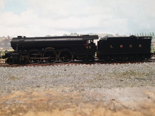 Hornby r30087 lner class - hornby,