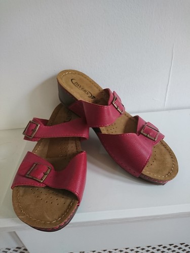 Pavers red leather low wedge - red,