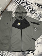 Nike Men's Tech Fleece L