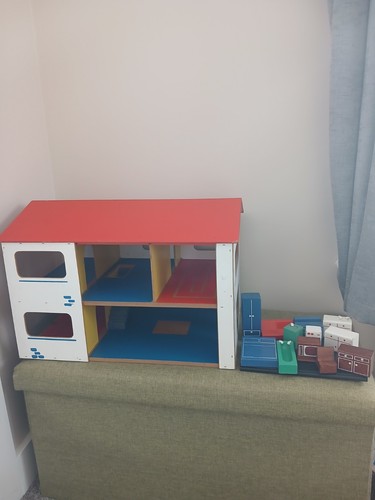 Vintage 1970 dolls house - 1970's,