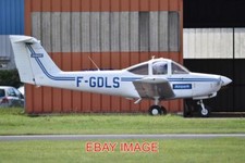 PHOTO  AEROPLANE PIPER PA38-112 TOMAHAWK 'F-GDLS' C/N 38A-80A0093 BUILT 1980 LOG