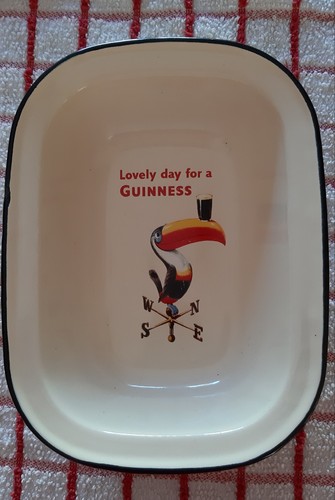 Guinness toucan enamel - toucan, pie
