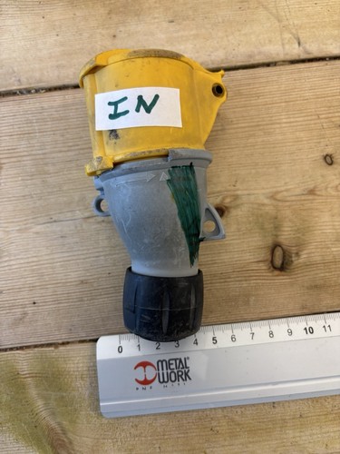 Commando socket 16a 3pole e - socket,