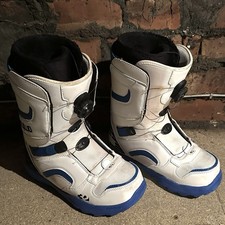 They Two 32 Snowboard Boots Size 8 UK Lock Boa