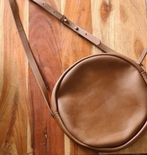 S22 Clarks tan brown shoulder